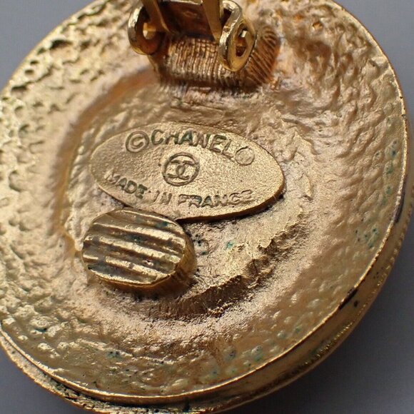 CHANEL Logo Imitation Pearl Round Button Earrings Clip-On GHW Vintage - Picture 8 of 10